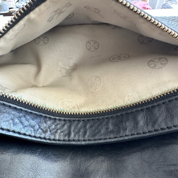 Tory Burch Black Leather Crossbody Bag With Gold Chain - Picture 9 of 10